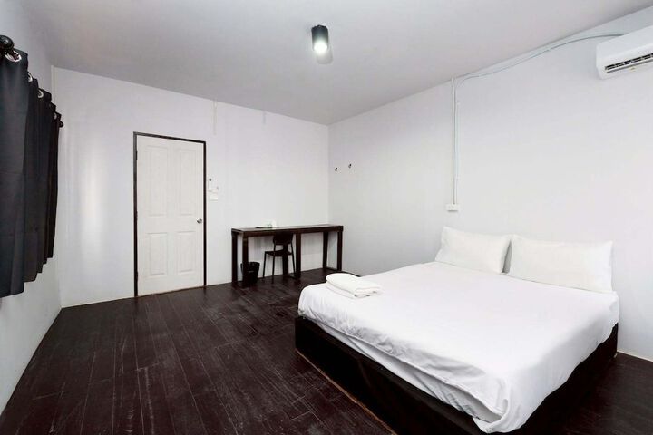 Room 6 of 21
