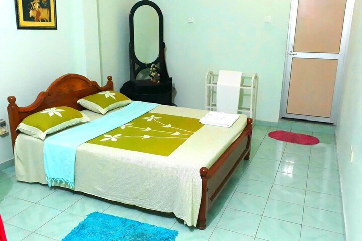 Room 5 of 18