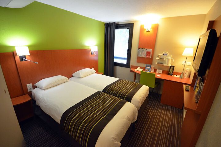 Room 8 of 63