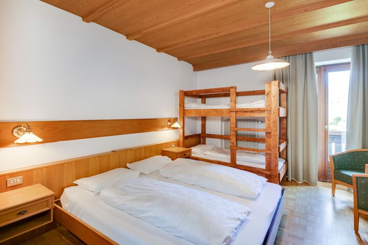Room 9 of 70