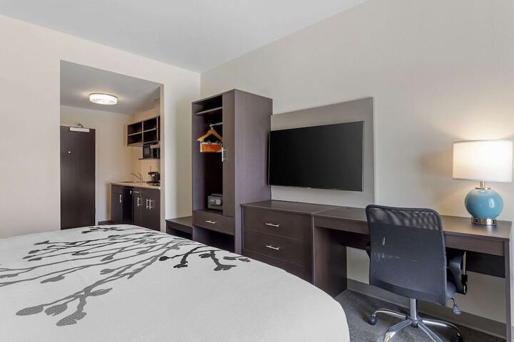 Room 9 of 28