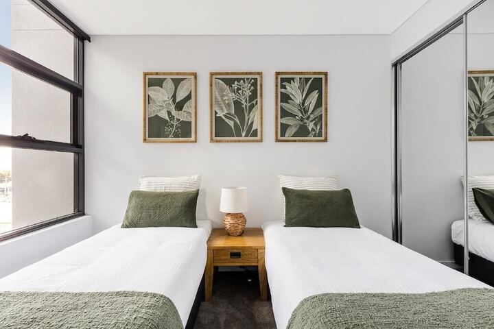 Room 2 of 40