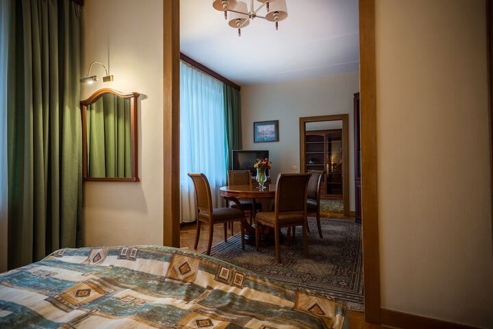 Room 40 of 84
