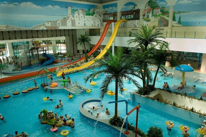 Pool Hotel