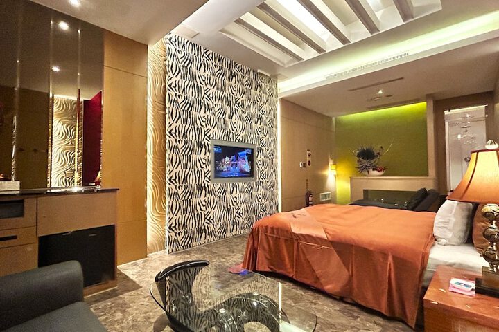 Room 20 of 97