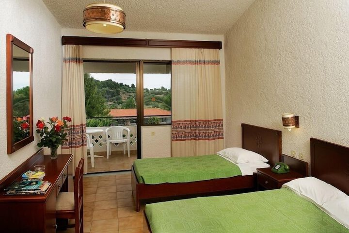 Room 10 of 37