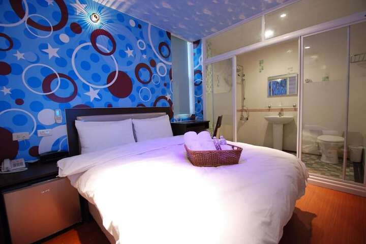 Room 14 of 16