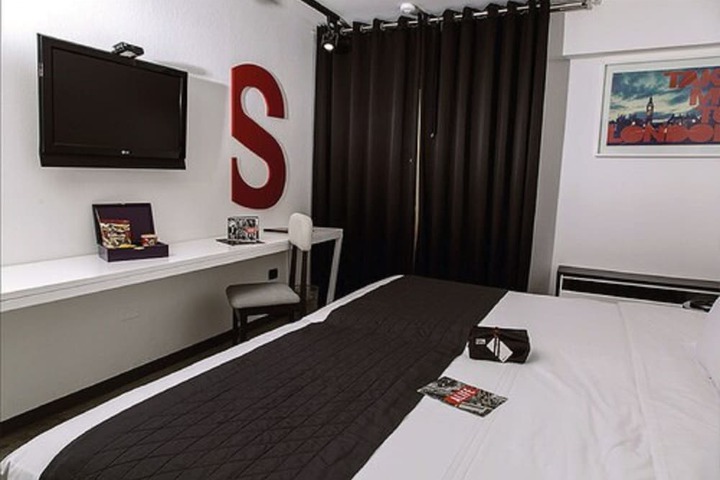 Room 16 of 82