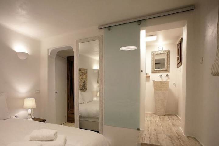 Room 3 of 12