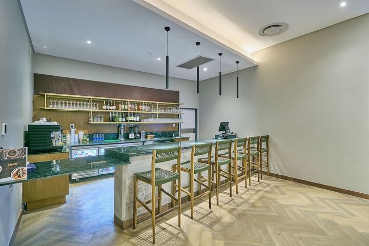 Lounge 103 of 171