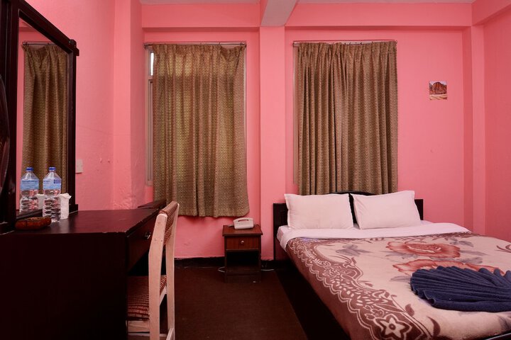 Room 9 of 34