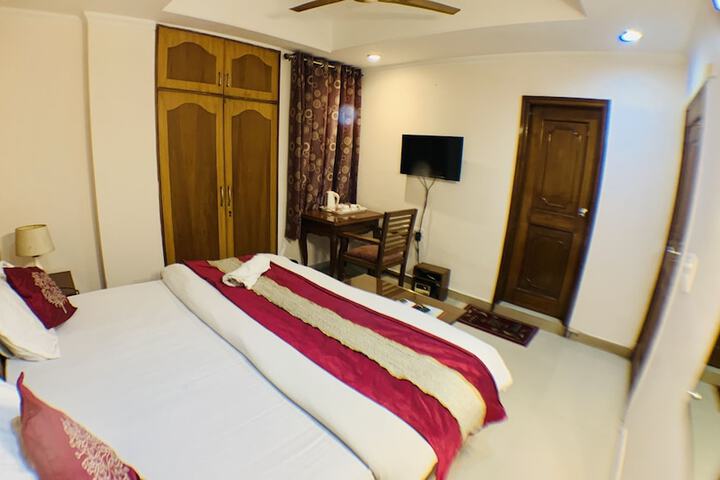 Room 2 of 71