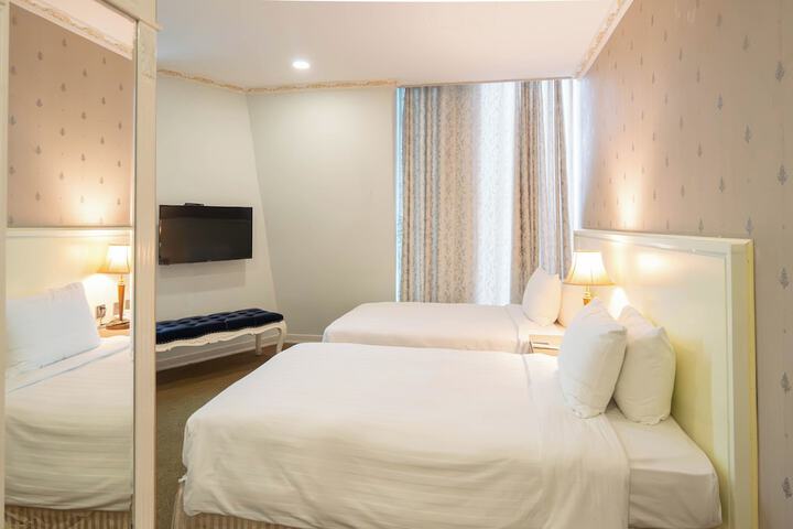 Room 55 of 184