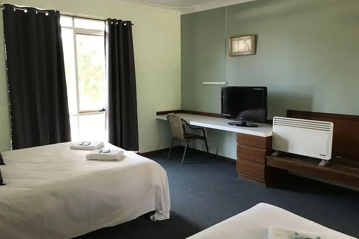 Room 2 of 16