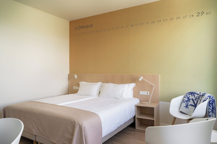 Room 32 of 61