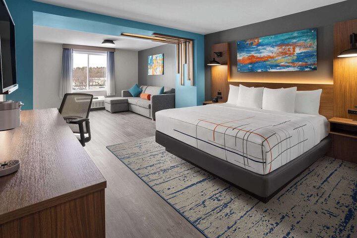 1 King Bed (5 of 7)