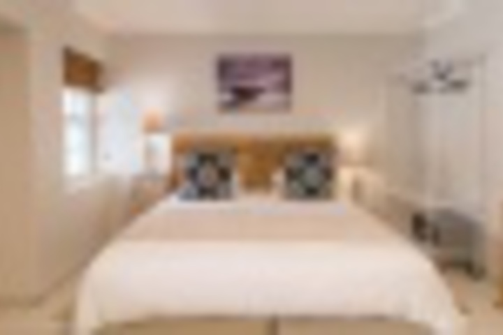 Room 52 of 648