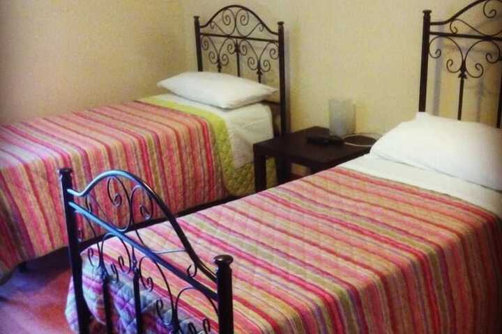 Room 4 of 16