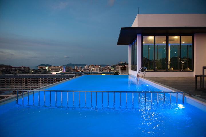 Hotel Pool