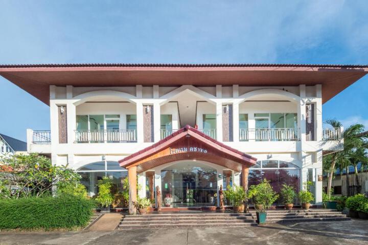 OYO 918 Kachapol Hotel