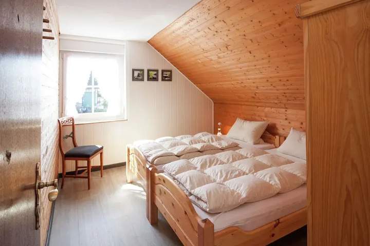 Room 2 of 16