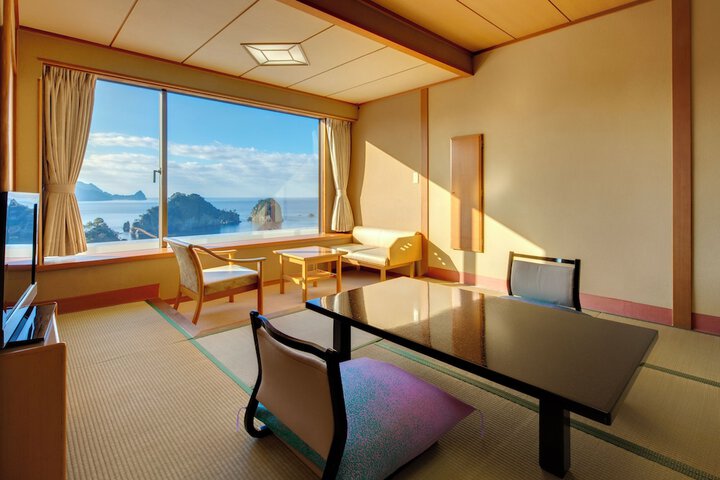 Room 3 of 12