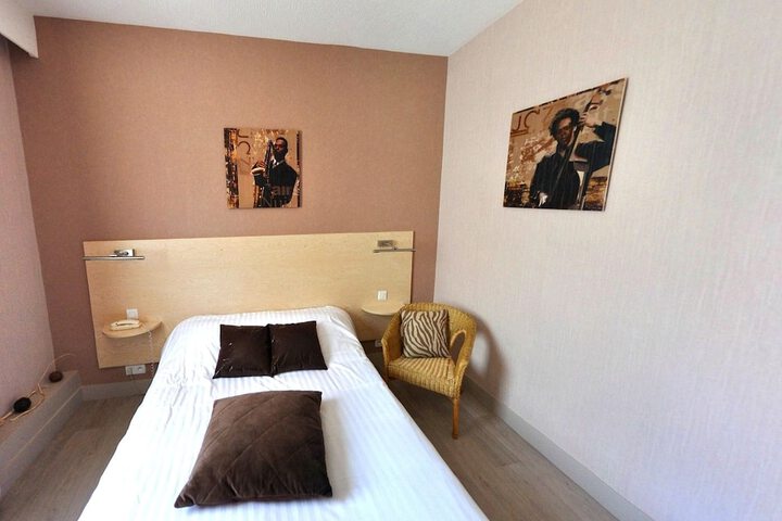 Room 3 of 25