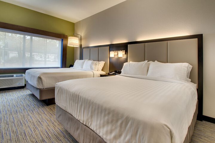 2 Queen Beds (2 of 22)