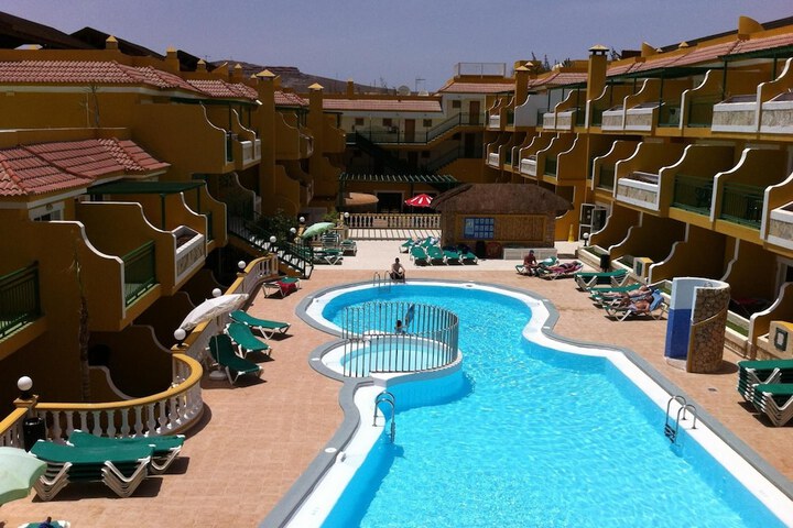 Hotel Pool
