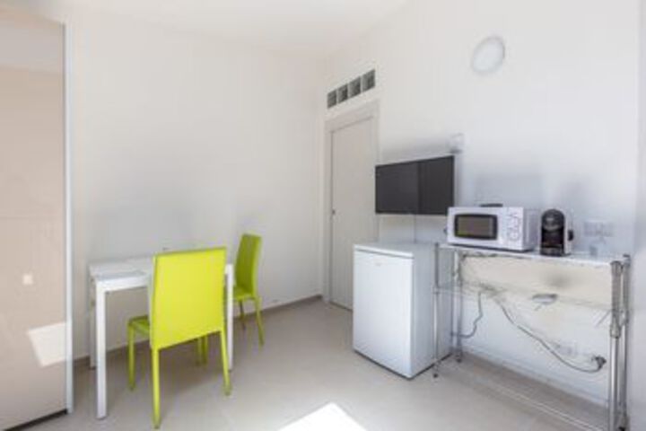 Room 12 of 16