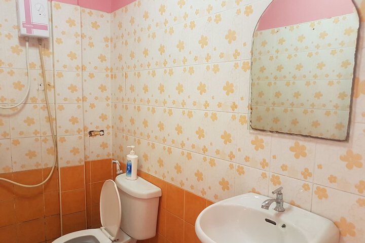 Room 12 of 16