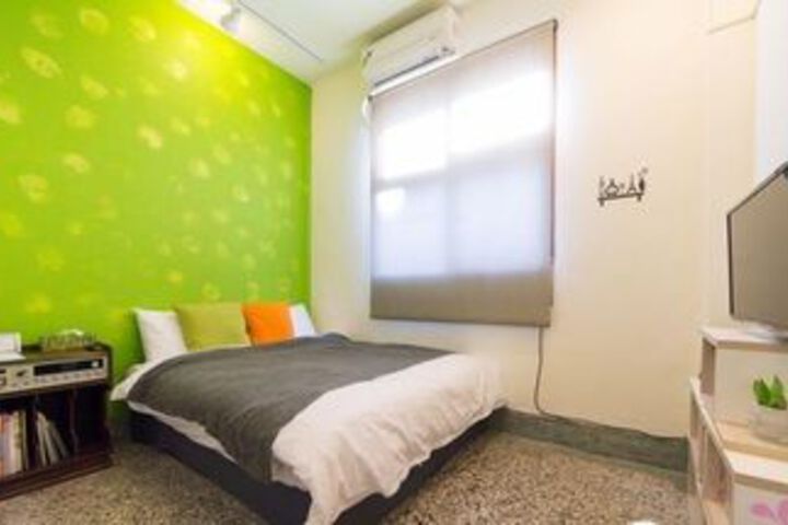 Room 9 of 15