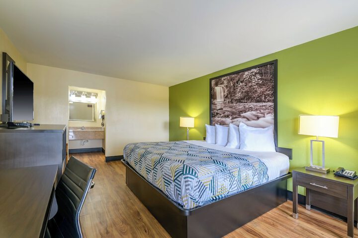 1 King Bed (5 of 5)