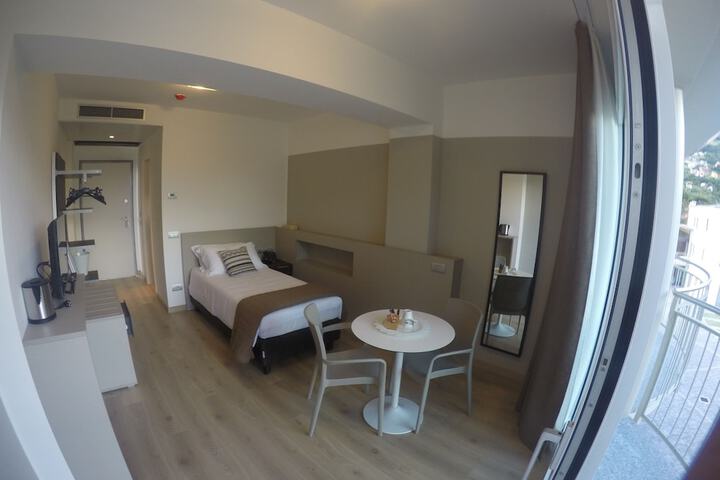 Room 6 of 63