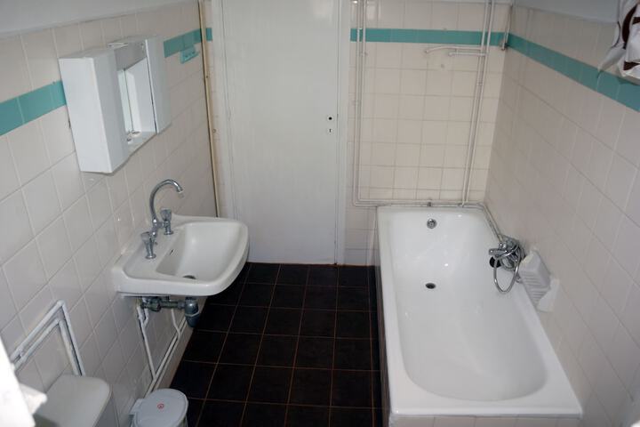 Room 5 of 27