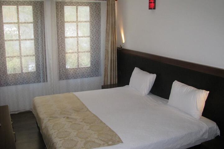 Room 8 of 33