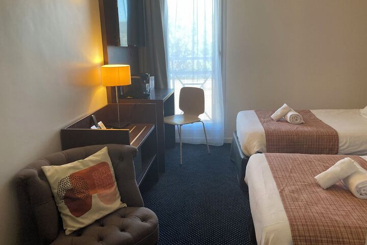 Room 10 of 29