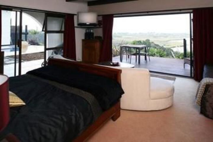 Room 9 of 16