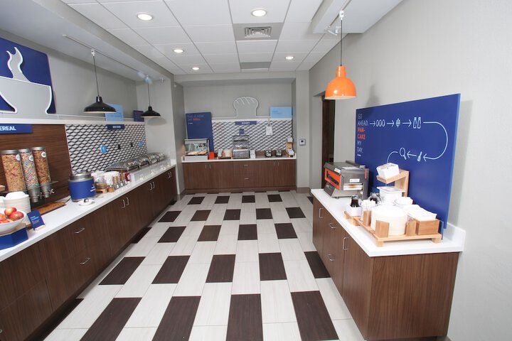 Breakfast/Coffee Service 33 of 51