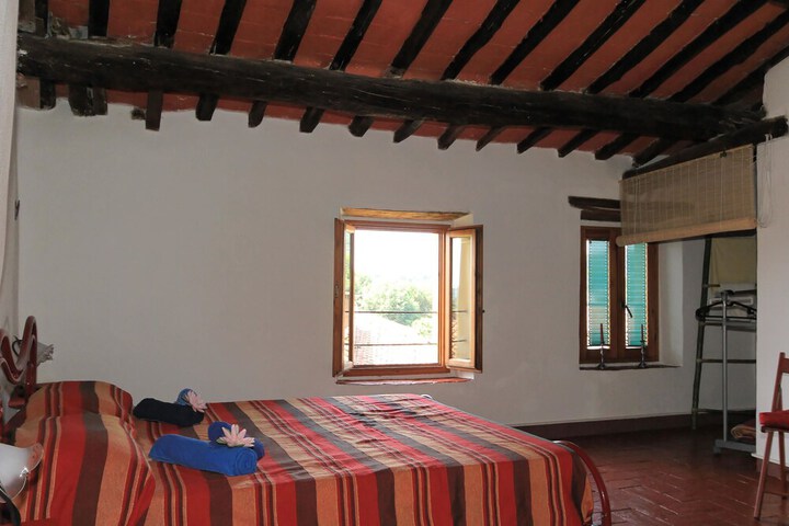 Room 33 of 66