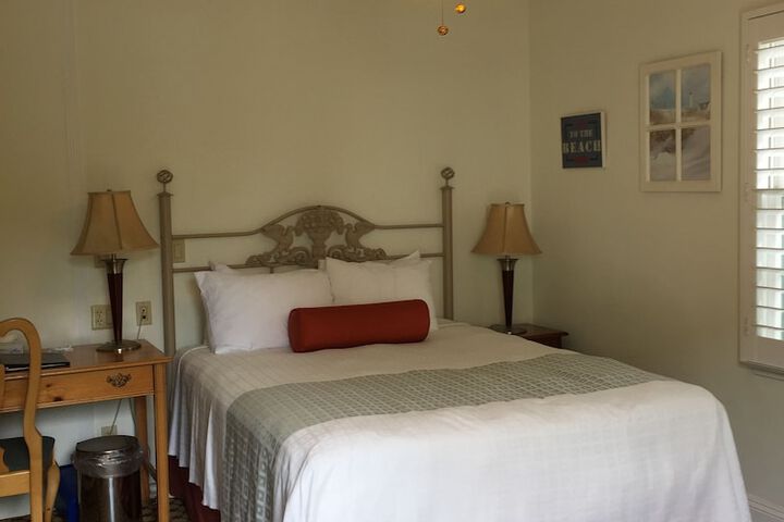 Room 25 of 221