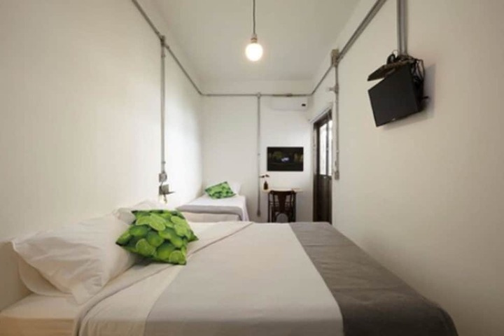 Room 19 of 82