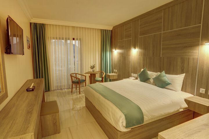 Room 9 of 15