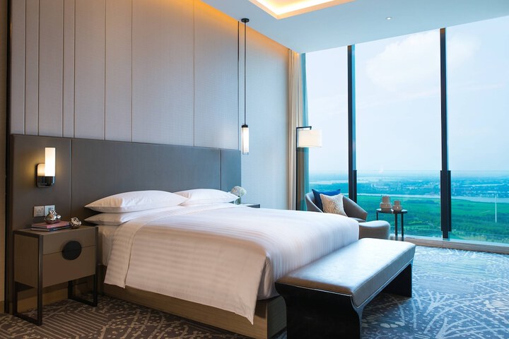 Room 15 of 100