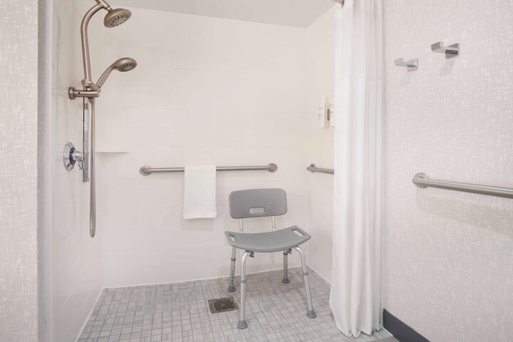 Room 18 of 28
