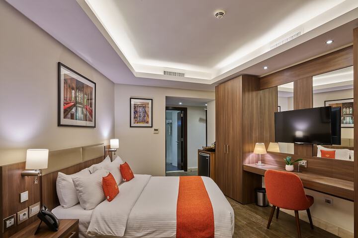 Room 28 of 56