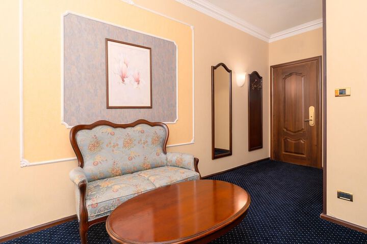 Room 42 of 159