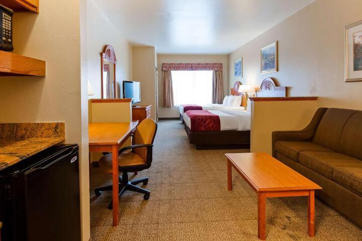 Suite 1 King Bed Microwave and Refrigerator Flat Screen Television Sofa Bed High Spe (6 of 12)