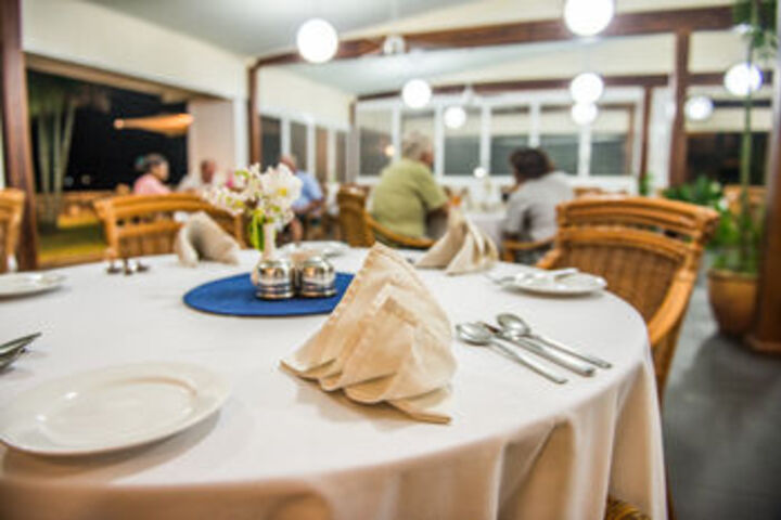 Dining 40 of 44