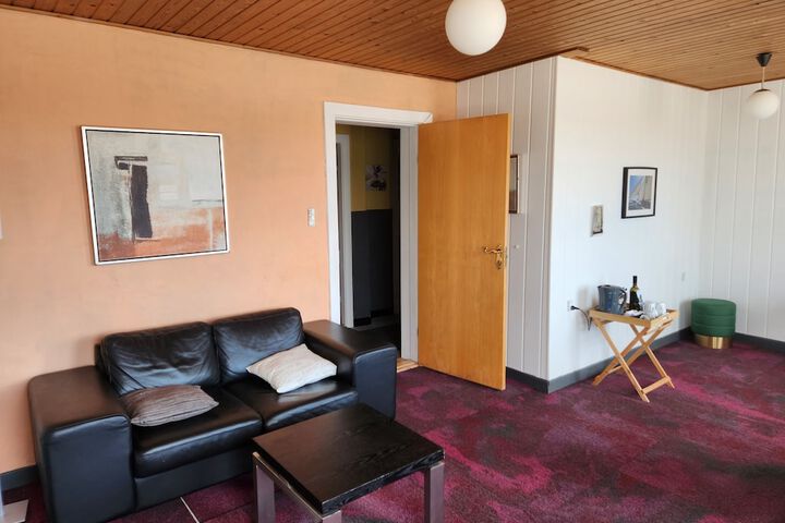 Room 5 of 17